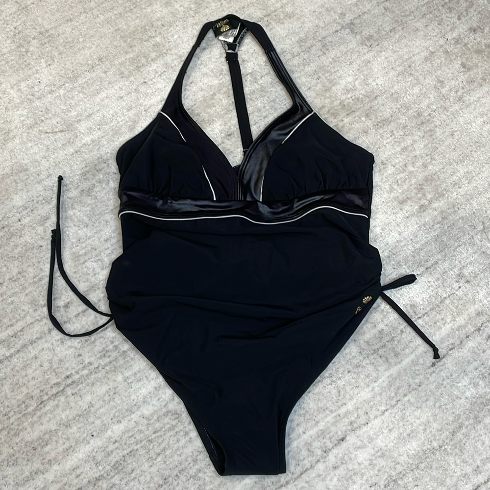 BANHO de MAR AQUA SHAPE   One piece black with white piping swimsuit.